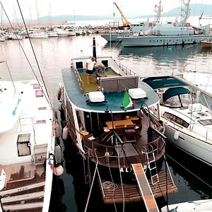  Couette-café Boat & Breakfast Alicudi Italie