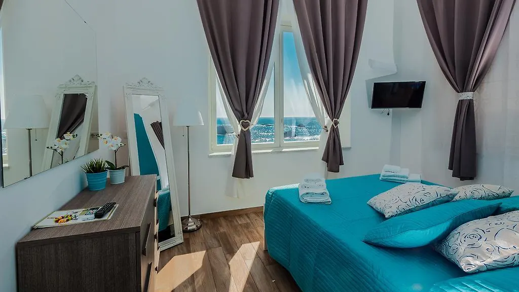 Marlove Sea View Only Rooms Spiaggia Privata Syracuse 0*,  Italia